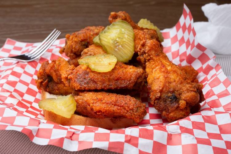 hot chicken wings with pickles 